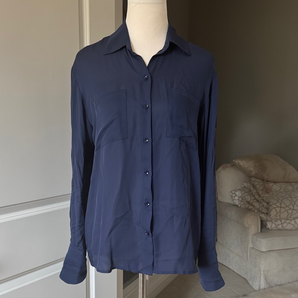 NWT Chelsea Flower 💯 Silk Navy Button Down Roll Sleeve Blouse w Back Slit XS